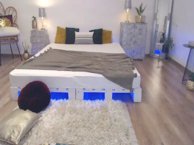 Live sex webcam photo for EvaBarby #258420791