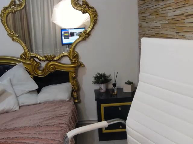 Live sex webcam photo for MissElisabeth #264541609