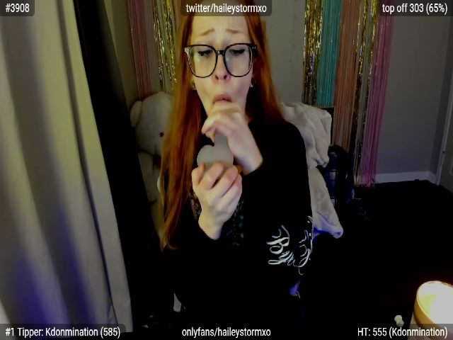 Live sex webcam photo for Haileystormxo #263418341