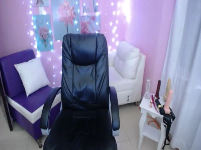 Live sex webcam photo for Lunita_start #260181175