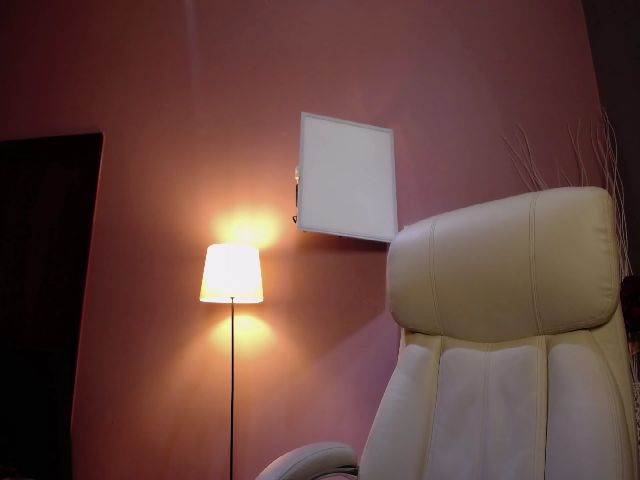 Live sex webcam photo for RaniaVibes #256615883