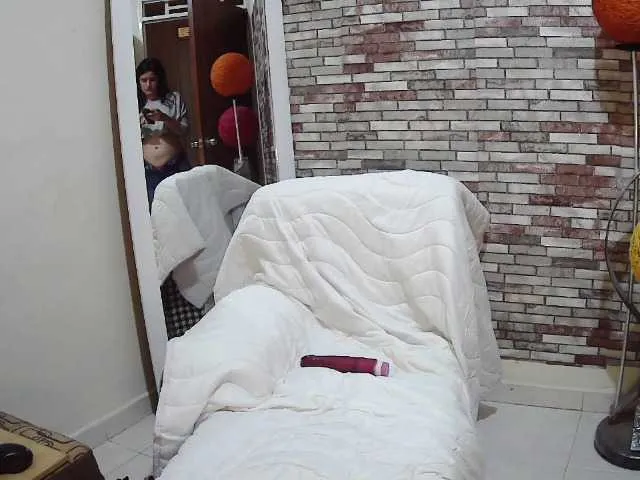 Live sex webcam photo for KatherinCute #241087561