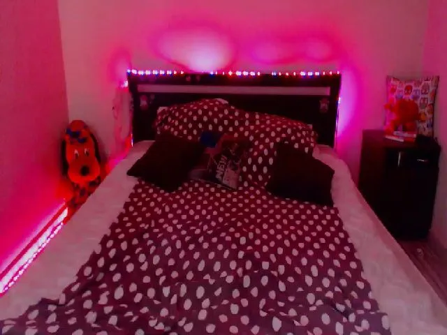 Live sex webcam photo for Sue_Cute #261915463