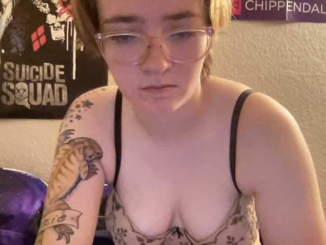 Live sex webcam photo for CandyBurger21 #258782376