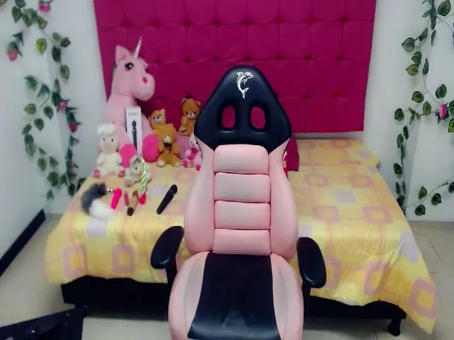 Live sex webcam photo for Pink_queenn #263882111