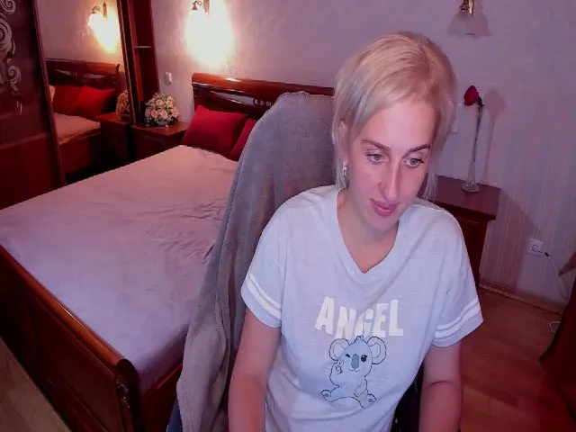 Live sex webcam photo for VictoriaJons5 #261248663