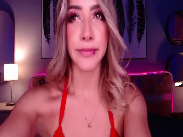 Live sex webcam photo for R4VENN_ #252394679