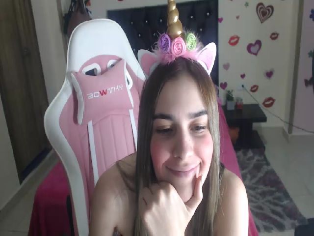 Live sex webcam photo for MIA_LOVE24 #260409753