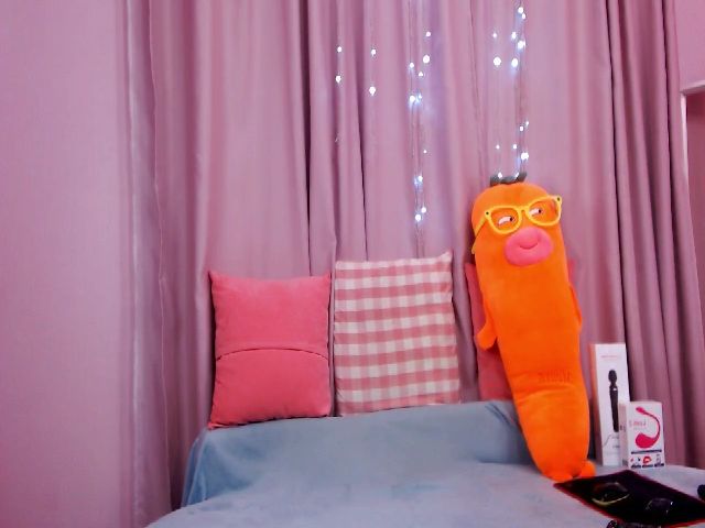 Live sex webcam photo for ArianaPetite #259160353