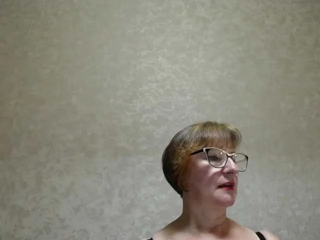Live sex webcam photo for MomKsenia #250333556