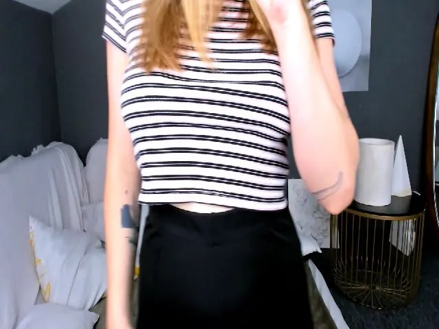 Live sex webcam photo for JuicyHelenX #252480165