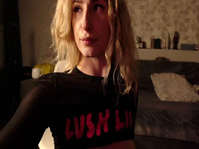 Live sex webcam photo for HentaiSolaris #265039474