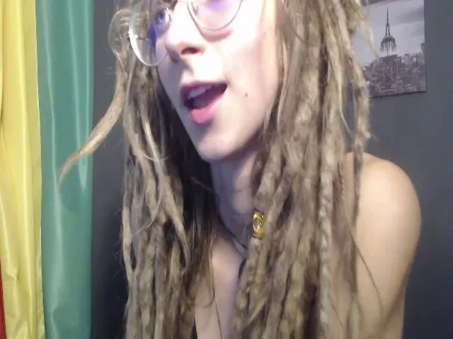 Live sex webcam photo for KINKYkeira #253129372