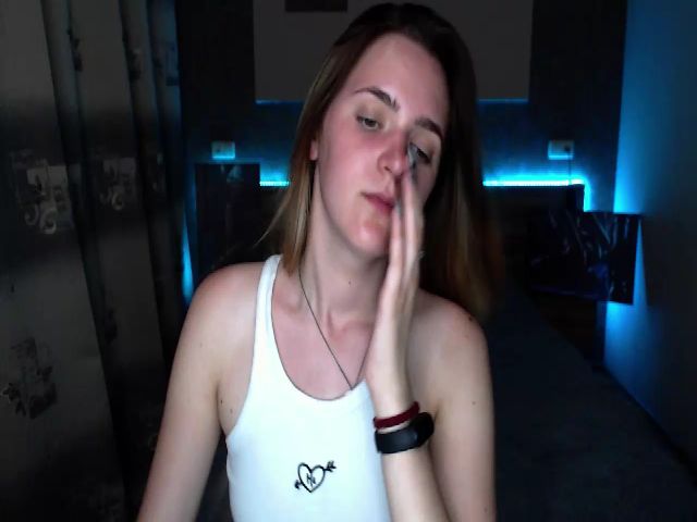 Live sex webcam photo for Ella_Hudson #263853502