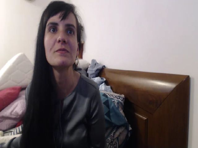 Live sex webcam photo for isabellazee2 #253276066