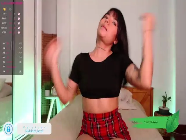 Live sex webcam photo for MadelinLove #252937461