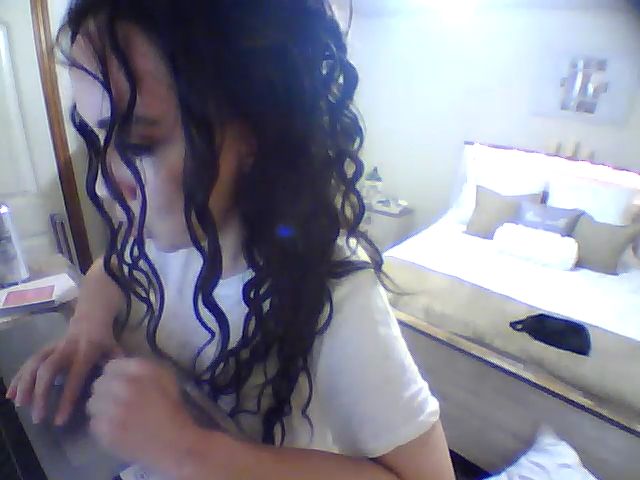 Live sex webcam photo for SweetHoney33 #264701033