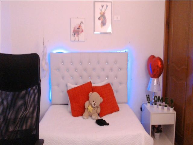 Live sex webcam photo for Antonella_lpz #257781861