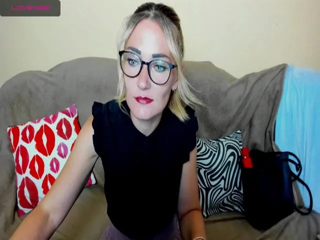 Live sex webcam photo for SecretDream #261953809