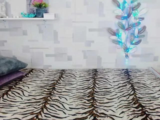 Live sex webcam photo for SashaJensen #241241236