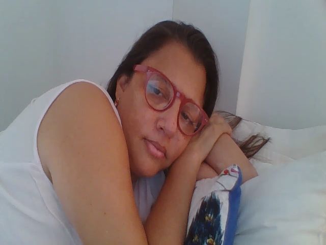 Live sex webcam photo for SweetLola01 #258313945