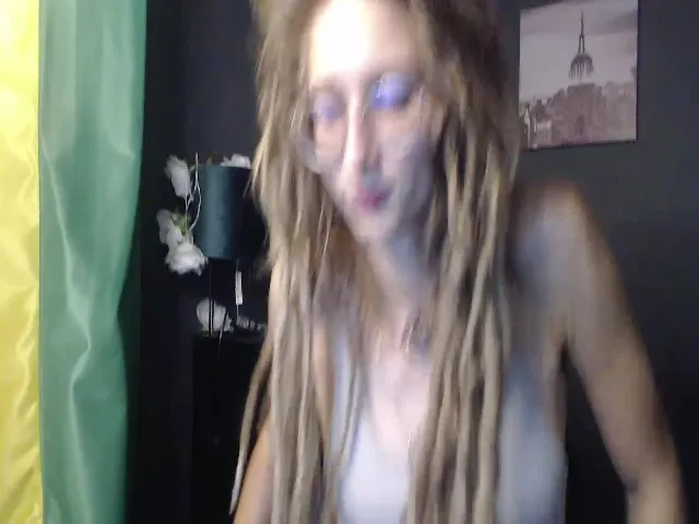 Live sex webcam photo for KINKYkeira #255622214