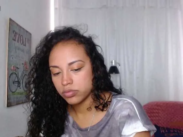 Live sex webcam photo for Angeluxxx #241052663