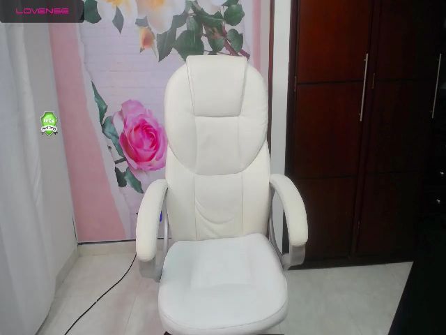 Live sex webcam photo for Tifanny_up #262282228