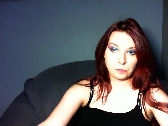 Live sex webcam photo for VirginLuna18 #254184137