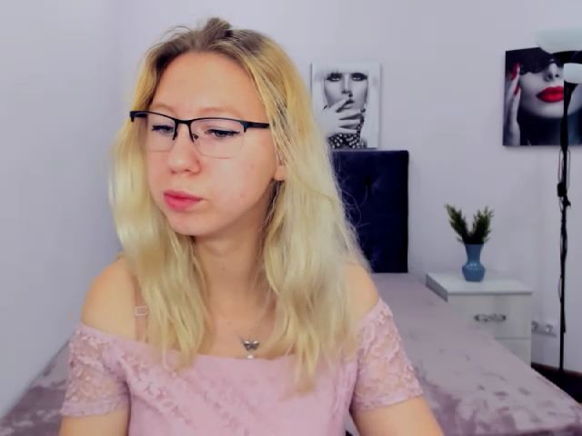 Live sex webcam photo for LizaSwan #254045278