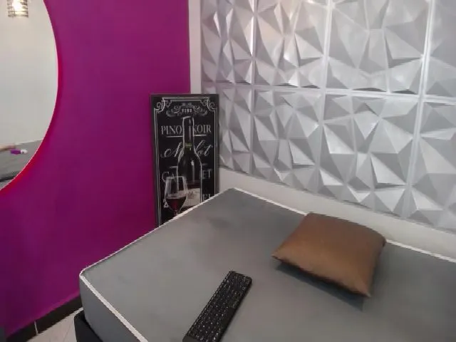 Live sex webcam photo for Tatianajones_ #260940847