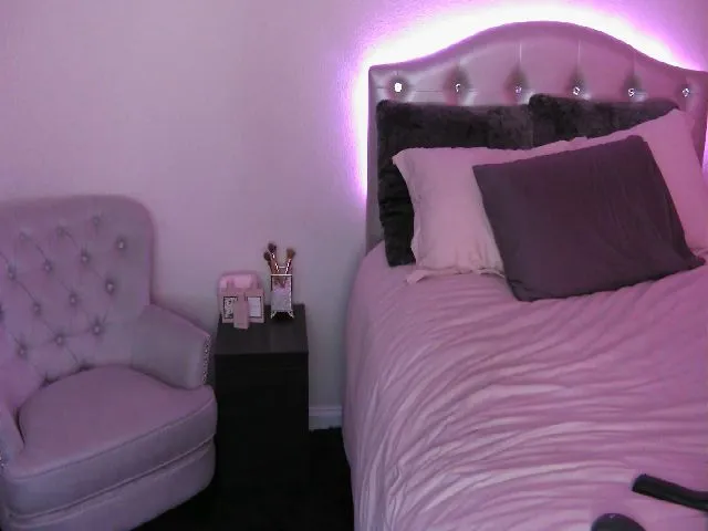 Live sex webcam photo for MeganMaxine #264848212