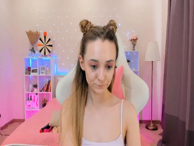 Live sex webcam photo for Karlee_Grey_ #254035426