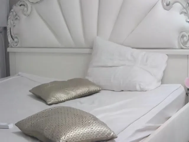 Live sex webcam photo for SoffyyHot #264517812