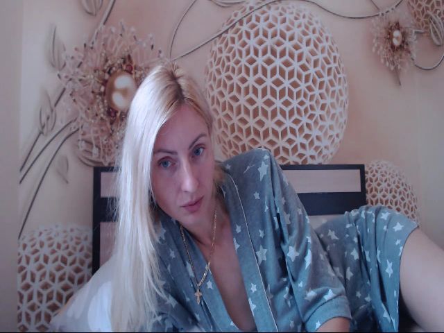 Live sex webcam photo for MeltingJulia #259862118