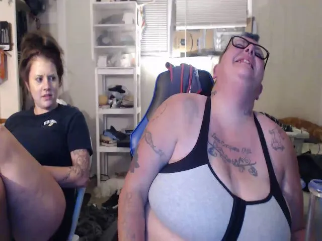 Live sex webcam photo for PunkChick420 #262973075