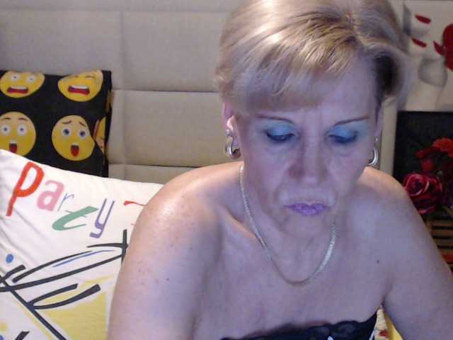 Live sex webcam photo for ANGELGRANNY #241392485