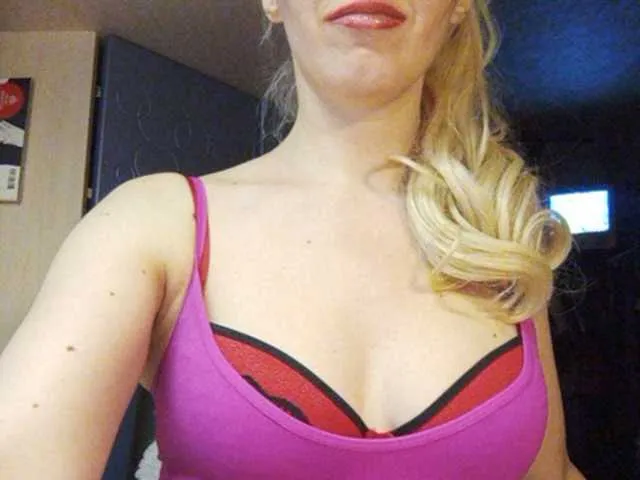 Live sex webcam photo for VIPGERL99 #241095270