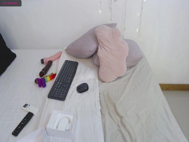 Live sex webcam photo for GiaElliot #255549022