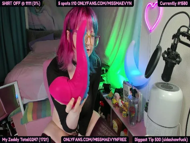 Live sex webcam photo for MissMaevyn #263504959