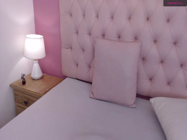 Live sex webcam photo for Keyra_R #263732977