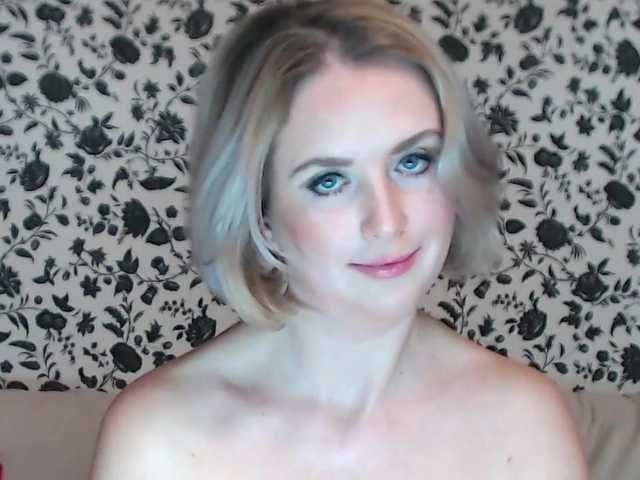 Live sex webcam photo for JosephineG #241152899