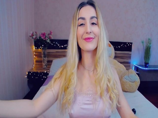 Live sex webcam photo for LiaBrazzer #253694956