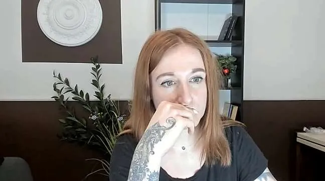 Live sex webcam photo for ErinSweett #244896856