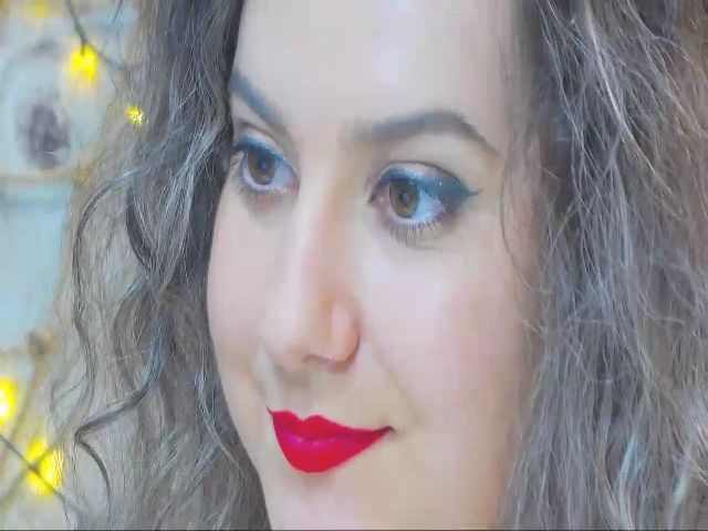 Live sex webcam photo for CurlyVibe #257890339