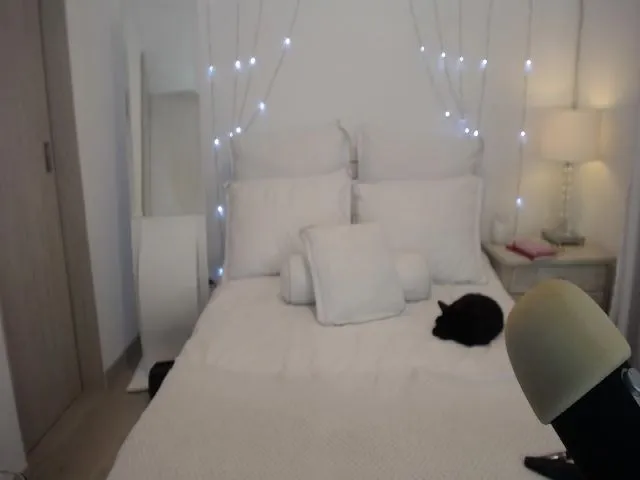 Live sex webcam photo for Marianviolet #252404399