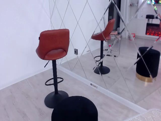 Live sex webcam photo for SexyElisabeth #261843697