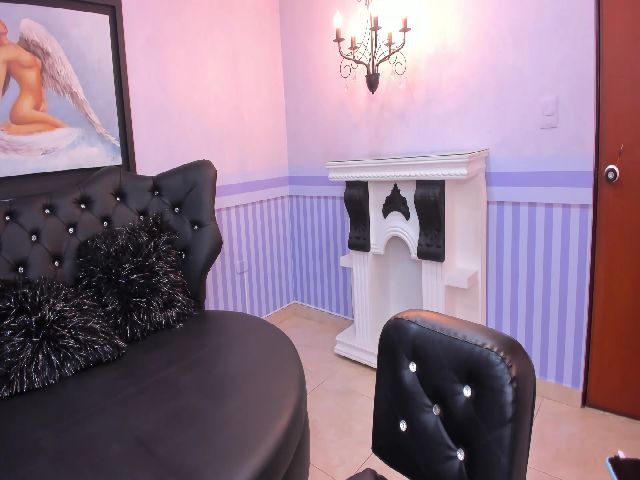 Live sex webcam photo for CurvyBlue #253190585