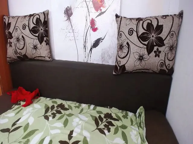 Live sex webcam photo for TeaseKate #258667045