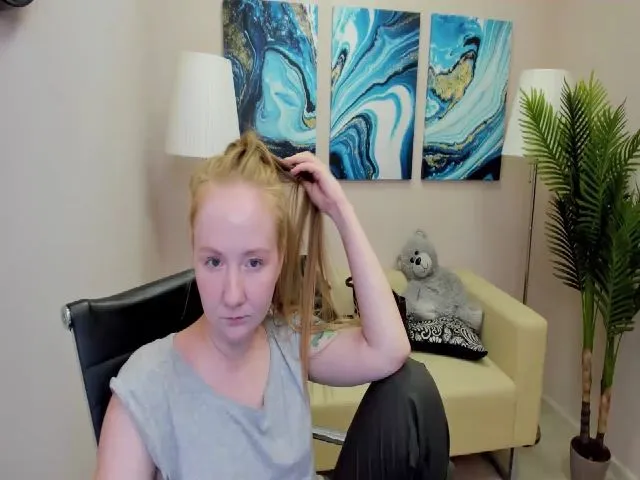 Live sex webcam photo for StunningKelly #257081732